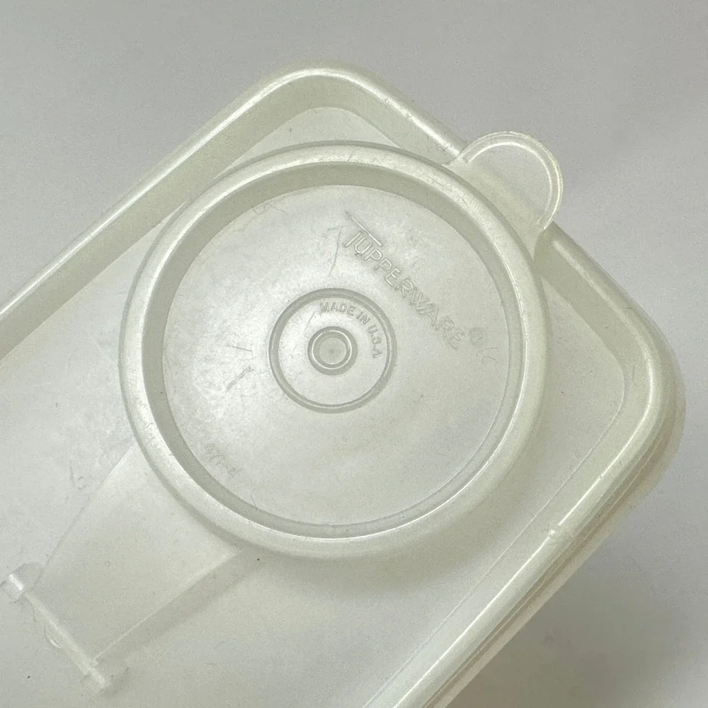 Tupperware Cereal Keeper Store-N-Pour Food Storage Container Flip Top Snap Lid